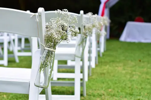 L’architettura dell'accoglienza: come le strutture temporanee trasformano gli spazi aperti