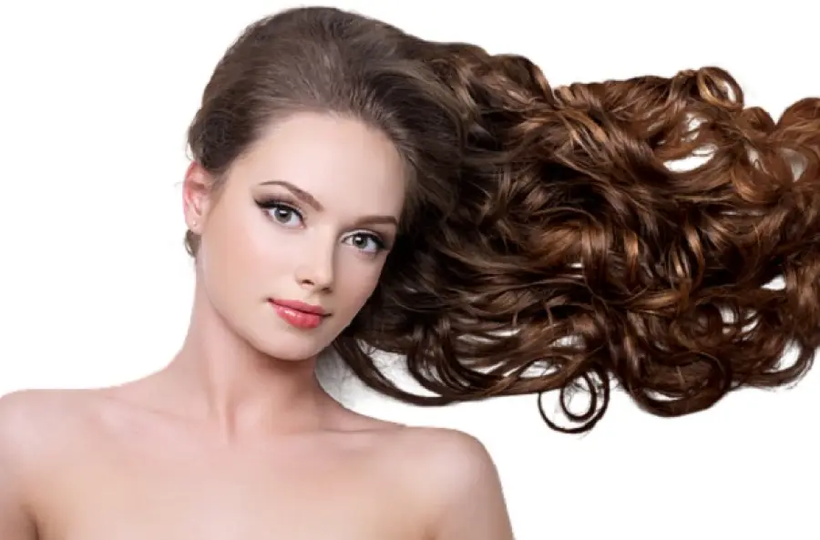 Come asciugare i capelli ricci: consigli preziosi