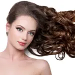 Come asciugare i capelli ricci: consigli preziosi