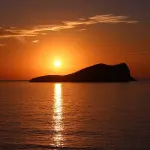 Ibiza, non solo discoteche: arte, cultura e bellezze naturali dominano l'isola